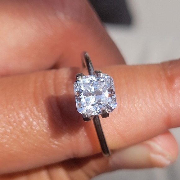 1 Carat Diamond Simulant - Picture 6 of 6